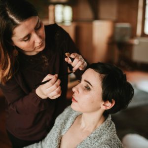 Mise en beauté d'une mariée