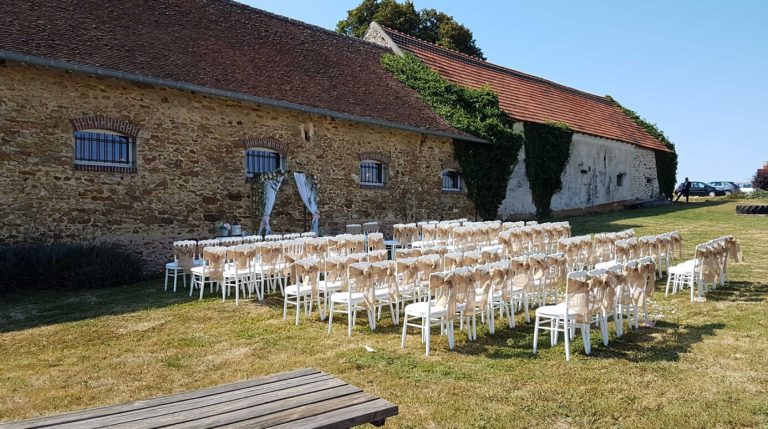 décoration chaises mariage en extérieur